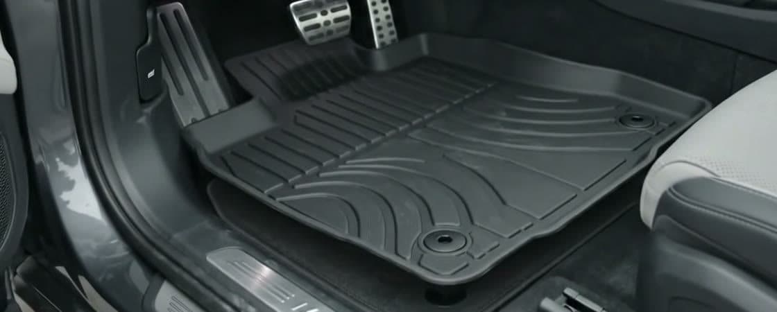 Mesmo assoalho com o tapete automotivo 3D em TPE instalado